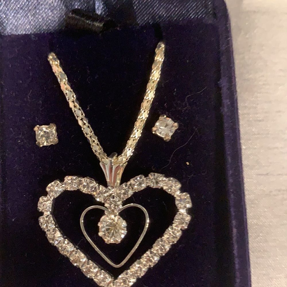 Heart and earrings bundle - Picture 3 of 4